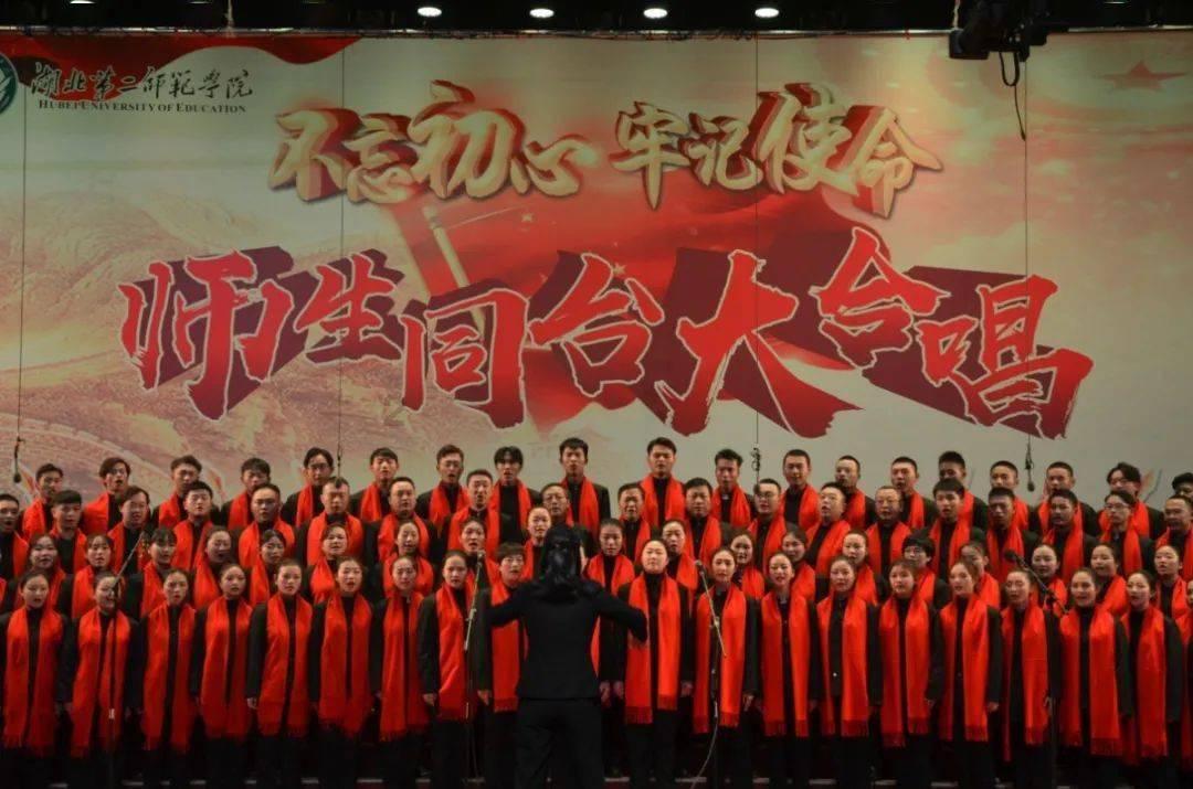 逃离废弃的卡车场